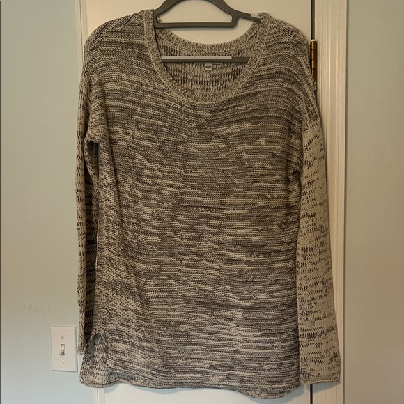 American Eagle Outfitters Heathered Gray and Cream Sweater - Picture 1 of 4